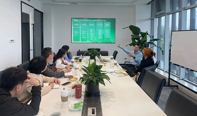 巴西國(guó)家植物保護(hù)產(chǎn)品協(xié)會(huì)專(zhuān)家訪問(wèn)新朝陽(yáng)，共探生物農(nóng)業(yè)合作新機(jī)遇